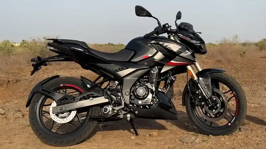 Bajaj Pulsar N160 - Side Profile