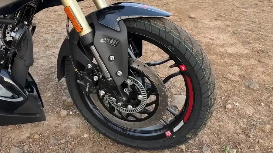 Bajaj Pulsar N160 - Tyre
