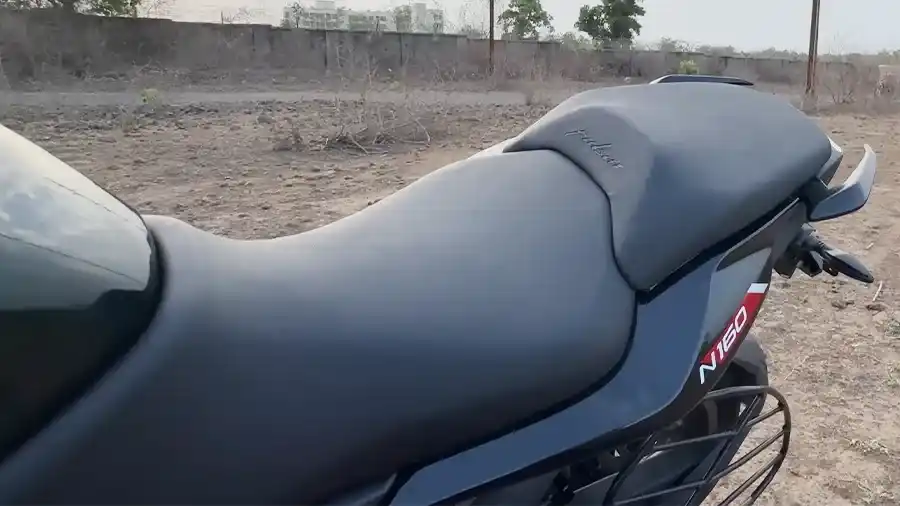 Bajaj Pulsar N160 - Seat