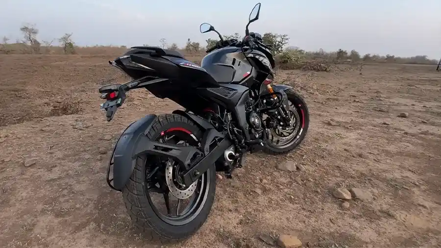 Bajaj Pulsar N160 - Back view