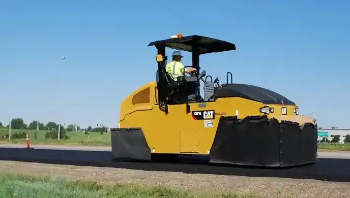 CAT CW16 11-Wheel Compactor