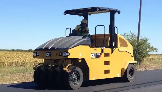 CAT CW16 9-Wheel Compactor