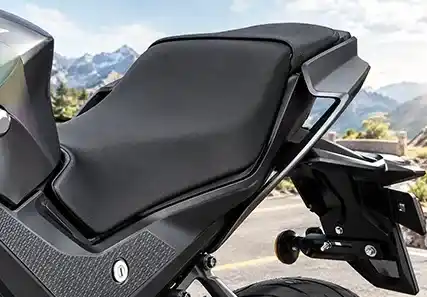 Yamaha R15S - Unibody Seat