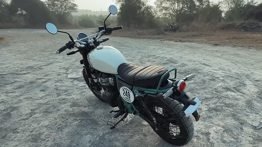 Royal Enfield Bear 650 - Back View